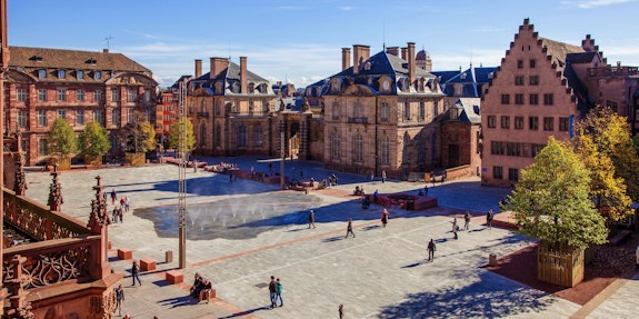 Place_du_Chateau_Philippe_de_Rexel_-_2_8bd59da28ea7e0fb6f63c2b8e2043e29.jpg